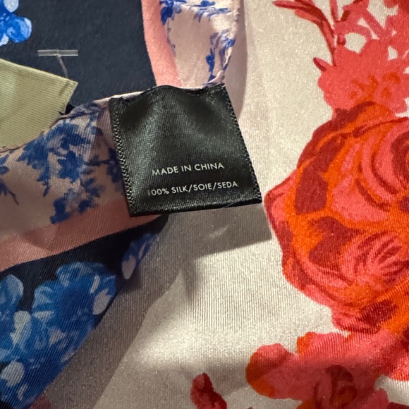 NWT Ann Taylor Women’s 100% Silk Floral Scarf Gift Feminine Elegant - Picture 4 of 6
